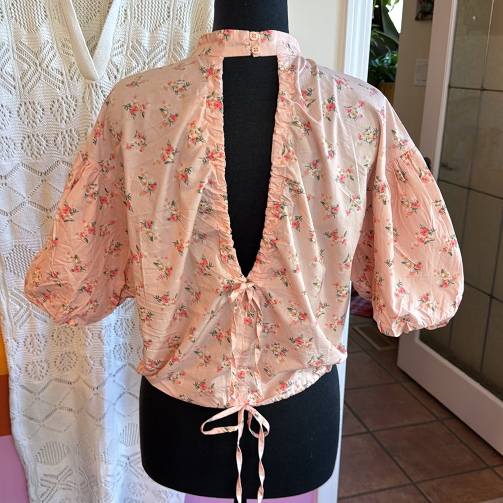 Anthropologie Cropped Bubble-Sleeve Blouse. - Picture 6 of 6